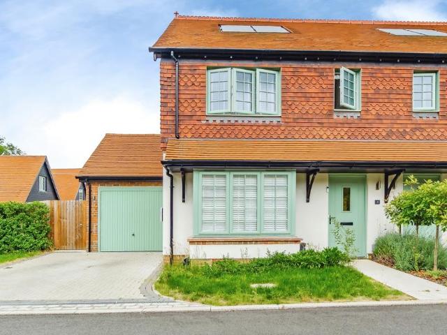 House for sale in Fole, Surrey