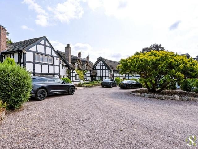 House for sale in Colshaw Farm, Wilmslow
