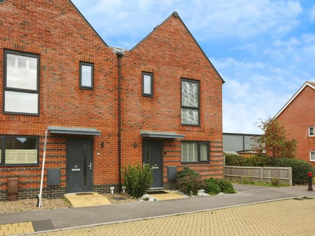 House for sale in Lee-on-the-Solent, Middlecroft