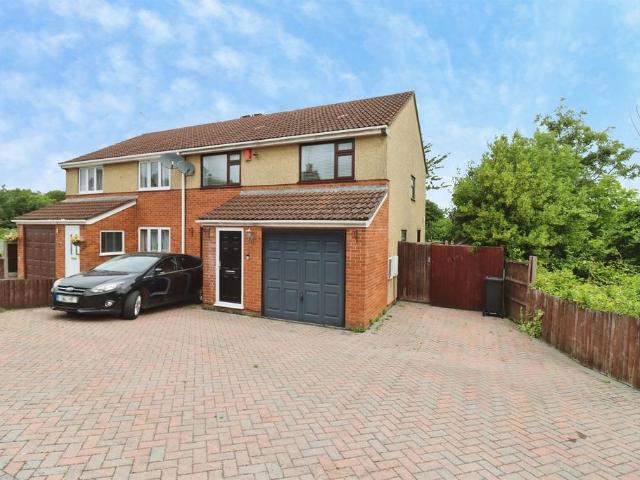 House for sale in Kingswood