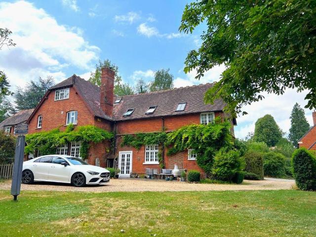 House for sale in Mentmore, Ledburn
