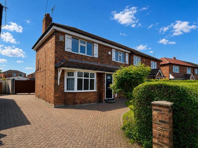 House for sale in Cheadle Hulme, Greater Manchester