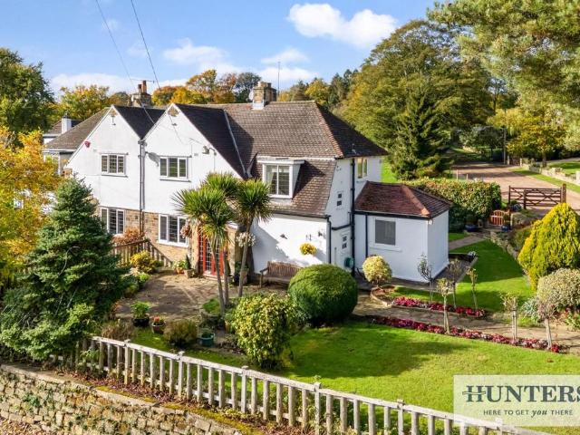 House for sale in Yeadon, West Yorkshire