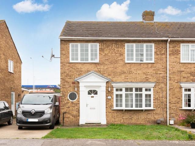 House for sale in Dumpton, Acol