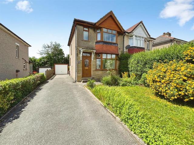 House for sale in Westwood Park, West Yorkshire