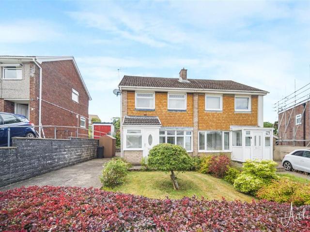 House for sale in Cimla, Neath