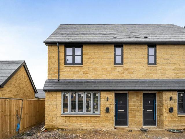 House for sale in Carterton, West Oxfordshire