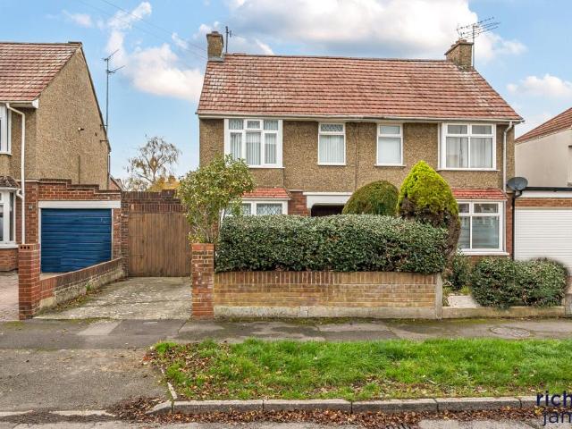 House for sale in Walcot West, Swindon