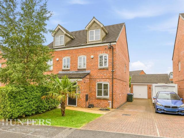 House for sale in Wardle, Burnedge