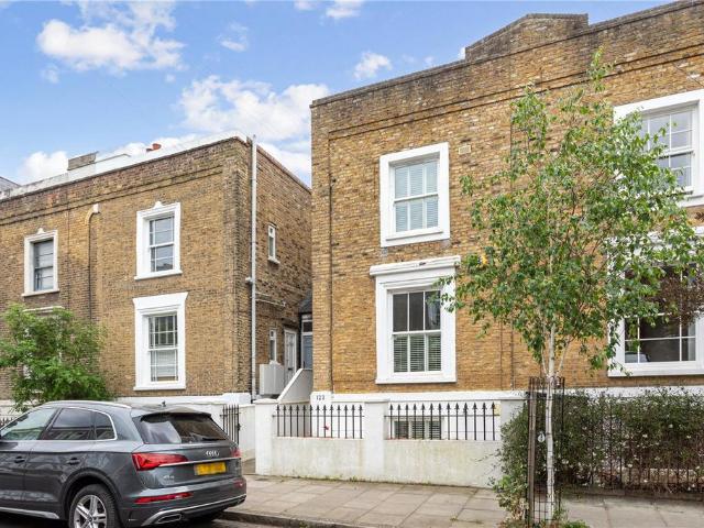 House for sale in Haggerston, Greater London
