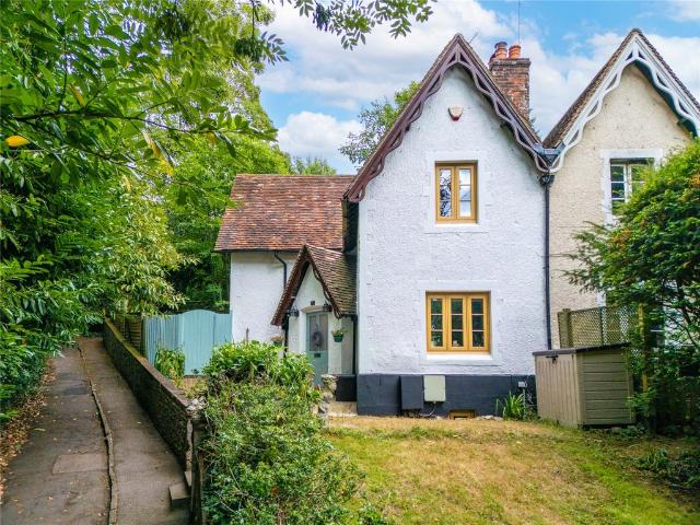 House for sale in Woodhatch, Red Hill