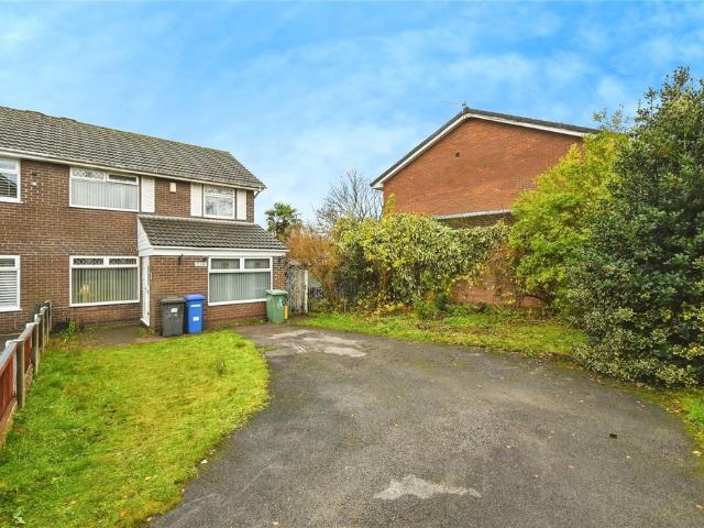 House for sale in Shell Green, Widnes