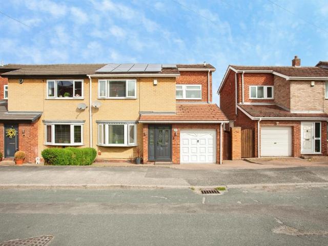 House for sale in Royston, South Yorkshire
