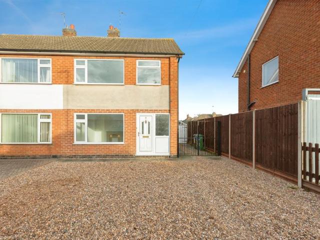 House for sale in Whetstone, Pinfold