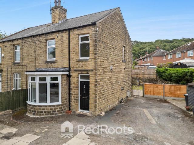 House for sale in Almondbury, West Yorkshire