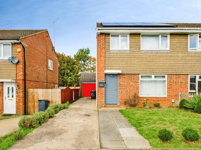 House for sale in Blackthorn, Northampton