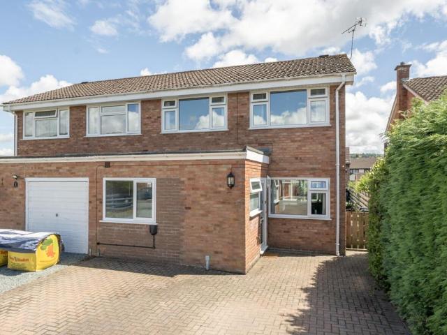 House for sale in Guilsfield