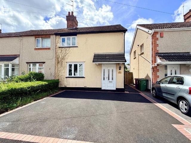 House for sale in Goldthorn Hill, Compton