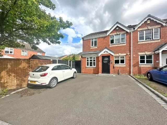 House for sale in Landywood, Great Chatwell