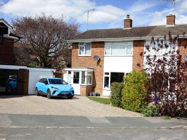 House for sale in Aston Clinton, Buckinghamshire