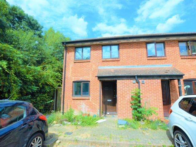House for sale in Yeading, Greater London