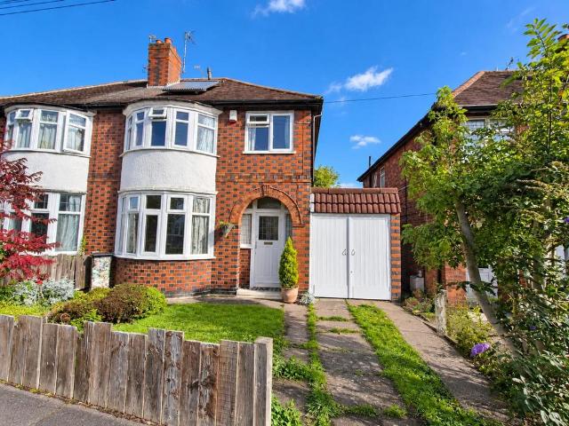 House for sale in Western Park, Leicester