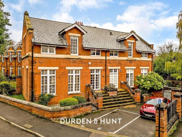 House for sale in Snaresbrook, Greater London