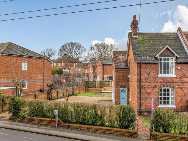 House for sale in Dee Park, Reading