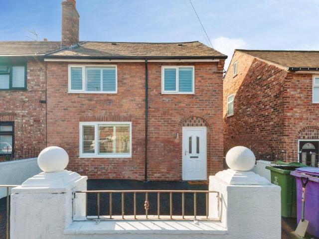 House for sale in Stoneycroft, Calderstones