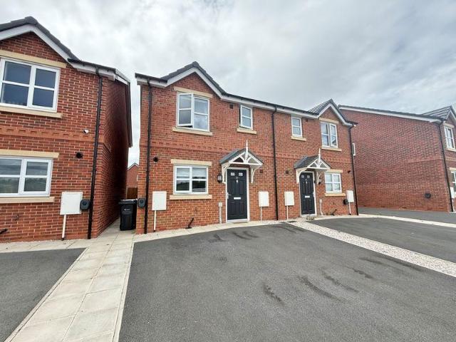 House for sale in Rossmore, Cheshire