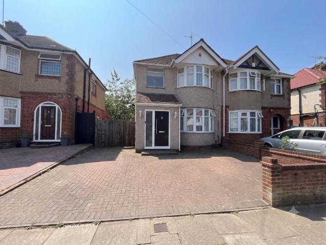 House for sale in Spring Park, Luton