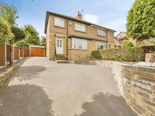 House for sale in Huddersfield, West Yorkshire
