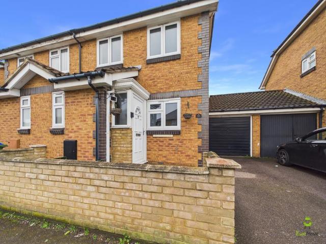 House for sale in Slade Green, Greater London