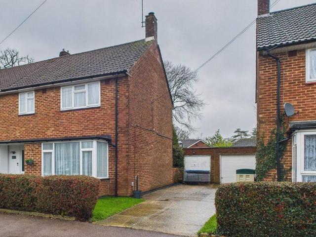 House for sale in Bennetts End, Pouchen End