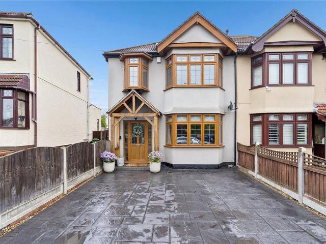 House for sale in Hornchurch, Greater London