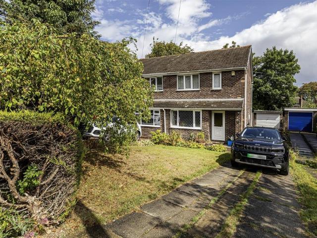 House for sale in Lindley, West Yorkshire