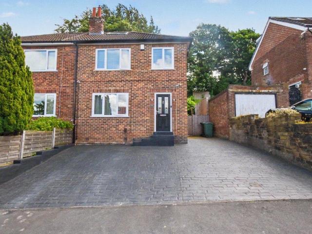 House for sale in Armley, West Yorkshire