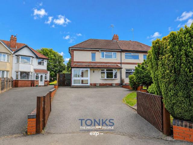 House for sale in Halesowen, West Midlands