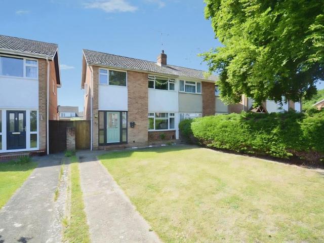 House for sale in Woodley