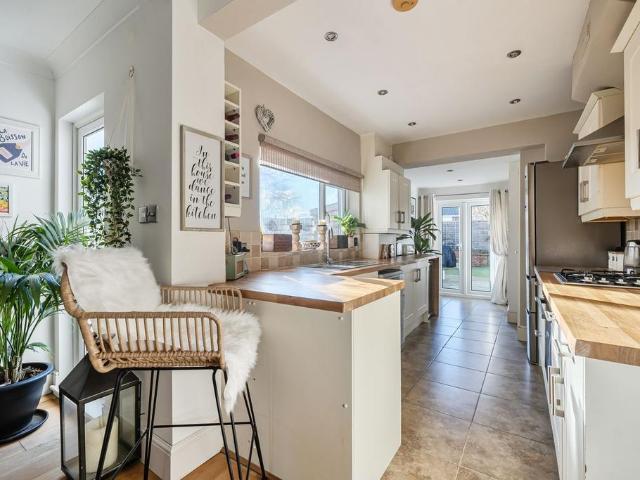 House for sale in Southborough, Sandown Park