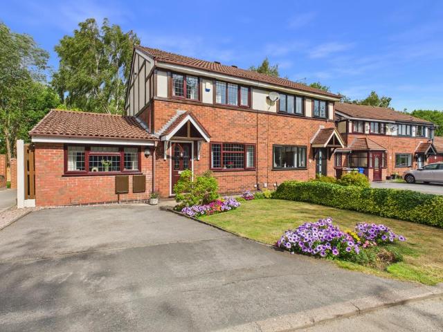 House for sale in Guide Bridge, Greenheys