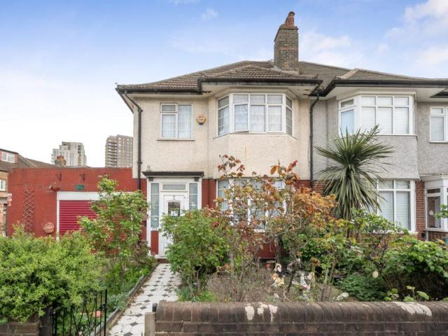 House for sale in London Borough of Ealing, Park Royal
