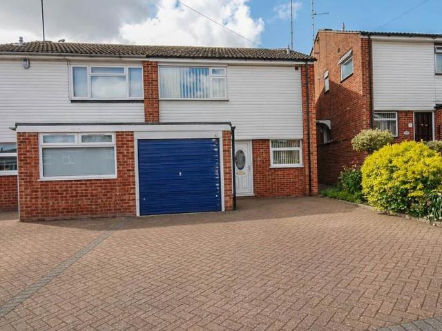 House for sale in Overslade, New Bilton