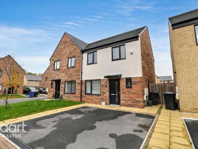 House for sale in Lakeside, South Yorkshire