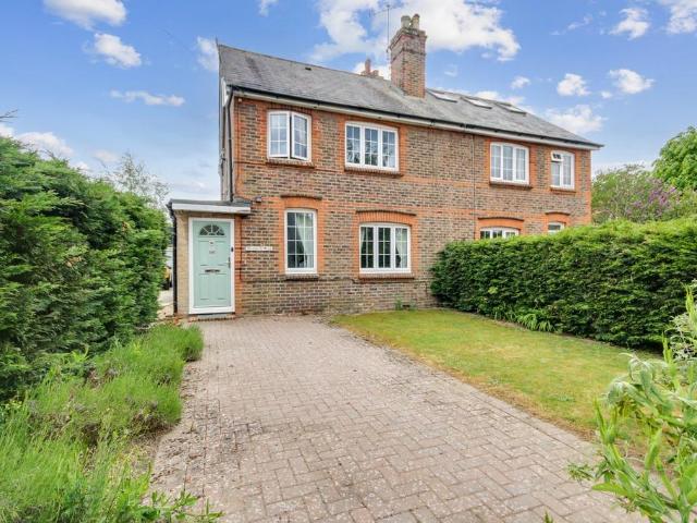 House for sale in Hillview, Surrey