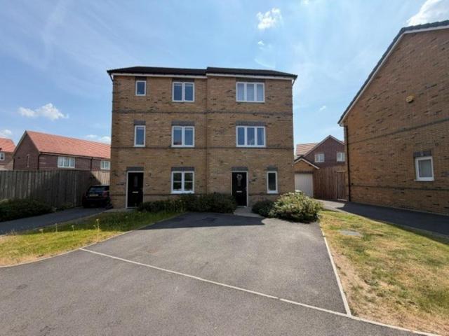 House for sale in Cutsyke, North Featherstone