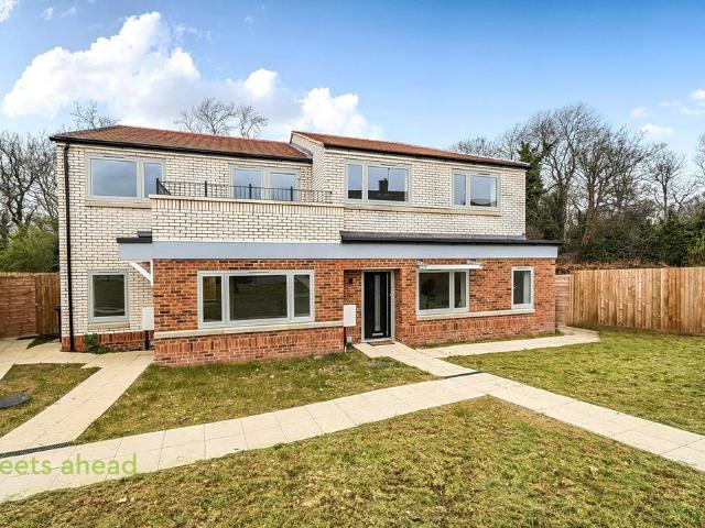 House for sale in London Borough of Croydon, Kenley
