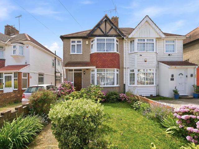 House for sale in London Borough of Ealing, Greenford