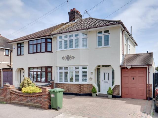 House for sale in Rainham, Greater London