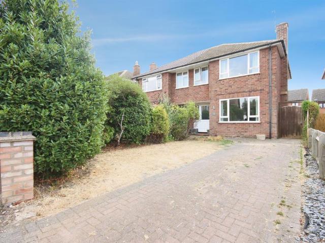 House for sale in Green Close, Warwickshire